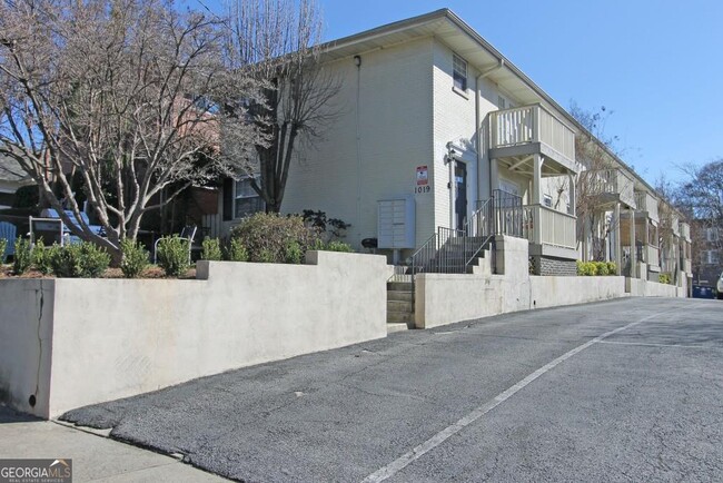 Building Photo - 1019 Greenwood Ave NE