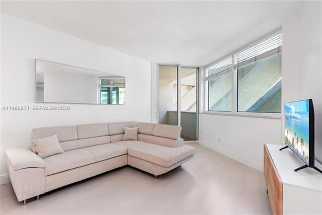 Foto del edificio - 300 South Pointe Dr