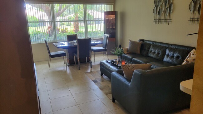 Foto del edificio - 322 Coral Trace Ln