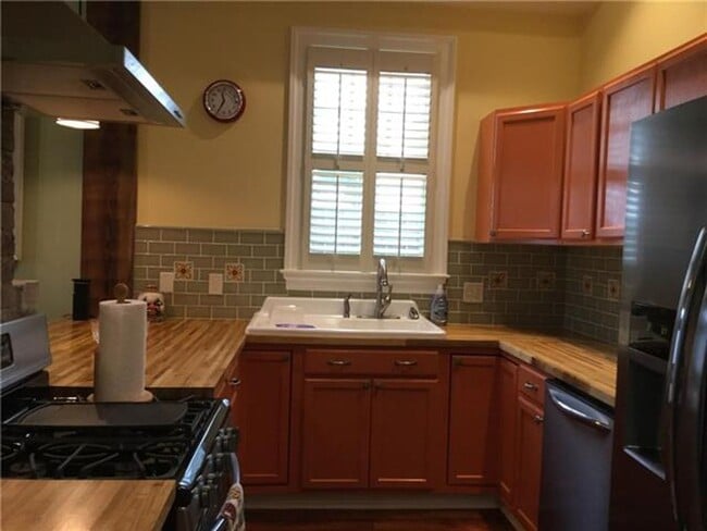 Building Photo - STRAIGHTndp7709