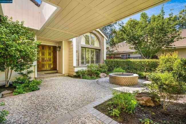 Building Photo - 3030 Deer Meadow Dr