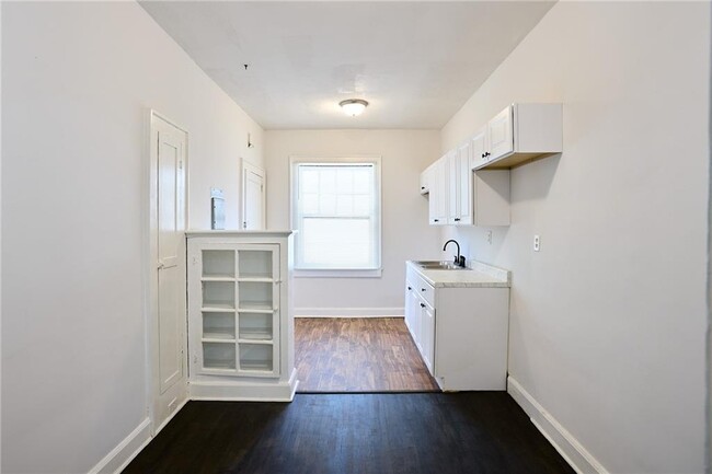 Building Photo - 499 8th St NE