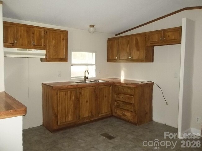 Building Photo - 150 Thornwood Ln