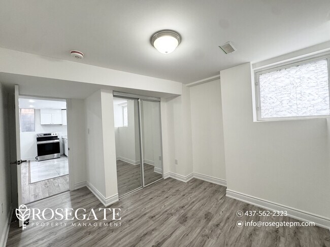 Photo du bâtiment - Modern 2-Bedroom Basement Apartment with In-Unit Laundry – Brampton