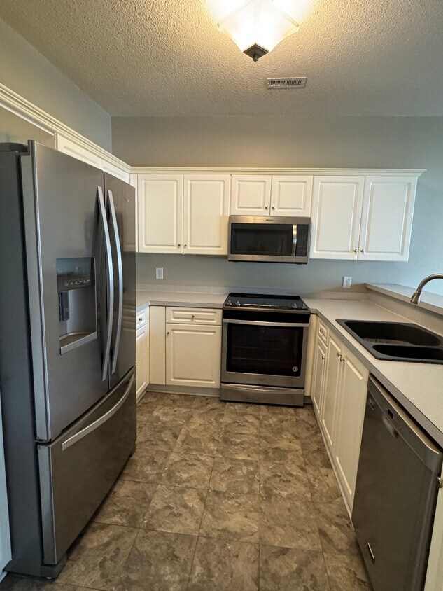 Foto principal - 7103 Sweetwater Blvd