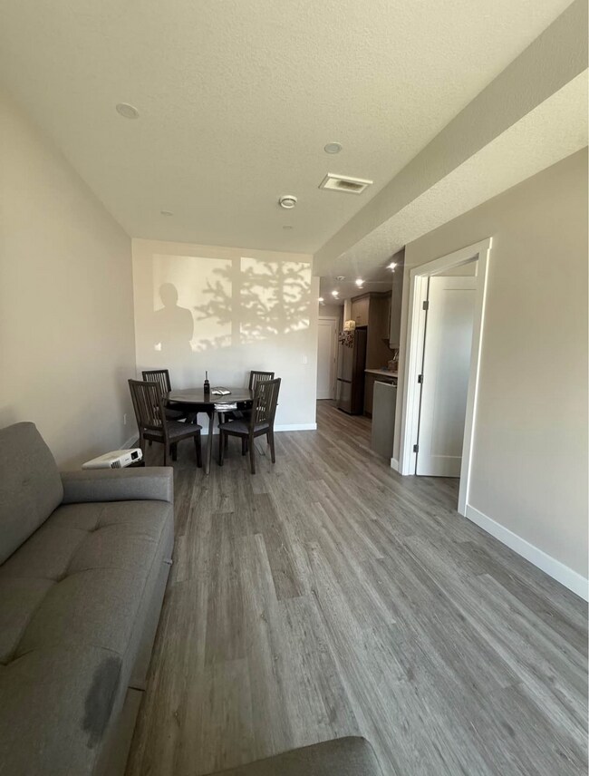 Photo du bâtiment - 729 Carrington Blvd NW
