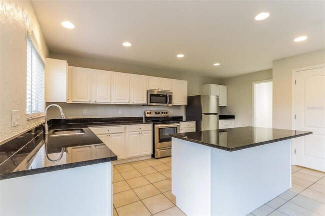 Building Photo - 6906 Lake Eaglebrooke Dr