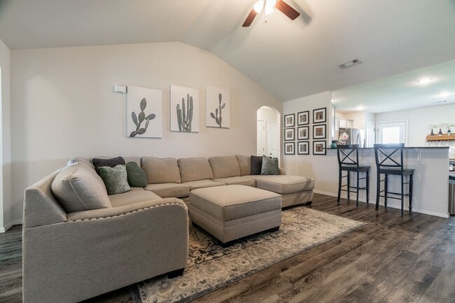 Building Photo - Like New Home LOADED w/Amenities at Lakewood S/D in Lowell!