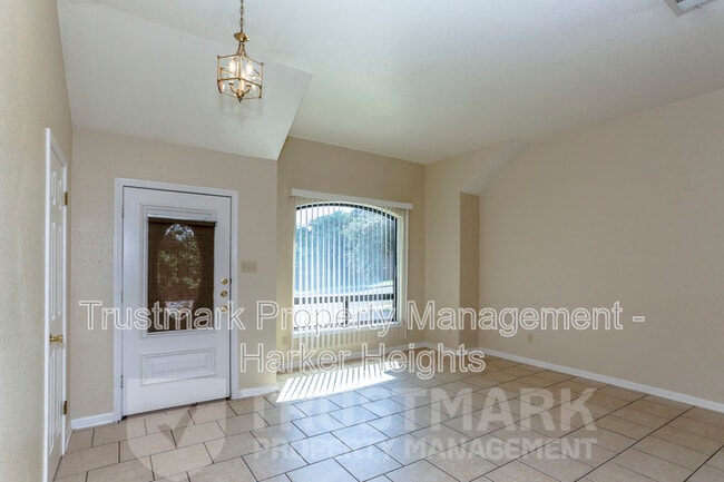 Foto del edificio - 800 Silver Creek Dr