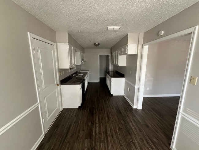 Building Photo - Charming 3BR/2BA Memphis Home | Hardwood Floors, 1-Car Garage & Fenced Yard