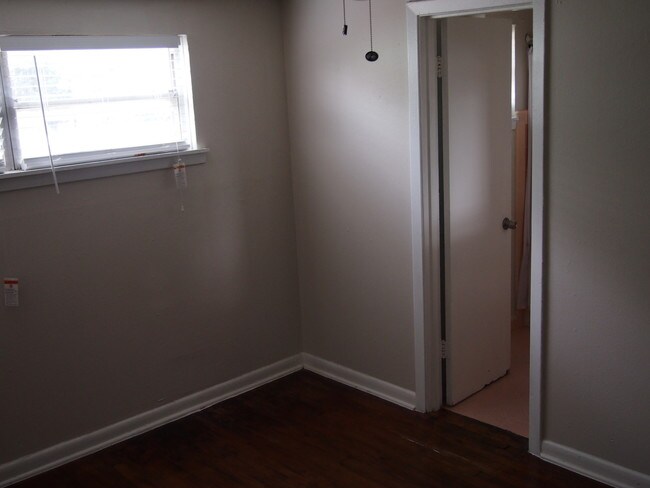 Building Photo - 5111 Dowling St