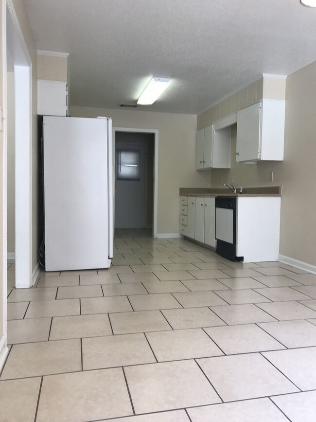 Building Photo - 6612 Johnny Mercer Blvd