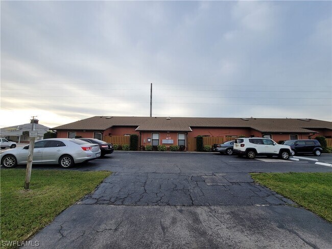 Foto del edificio - 804 SW 47th Terrace
