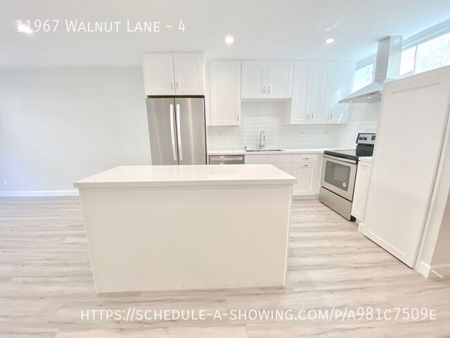 Building Photo - Newly remodeled modern 3 Bed + 2.5 Bath tw...