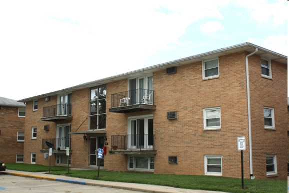 Building Photo - South Campus Apartments