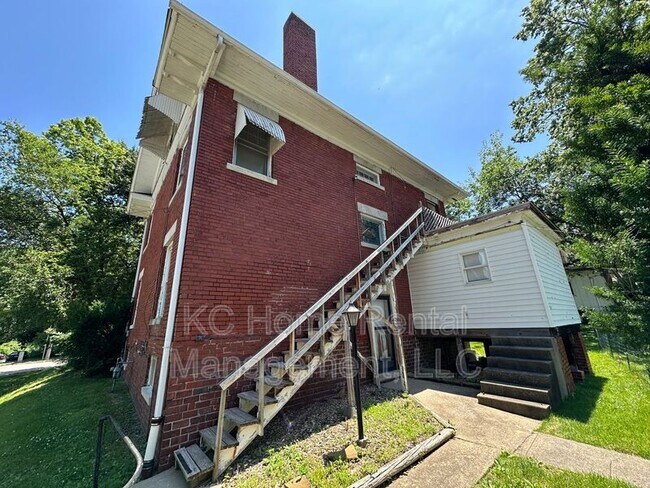 Building Photo - 726 N. River Ave.