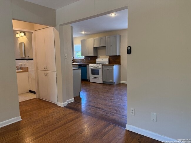 Building Photo - 123 Marcia Pl