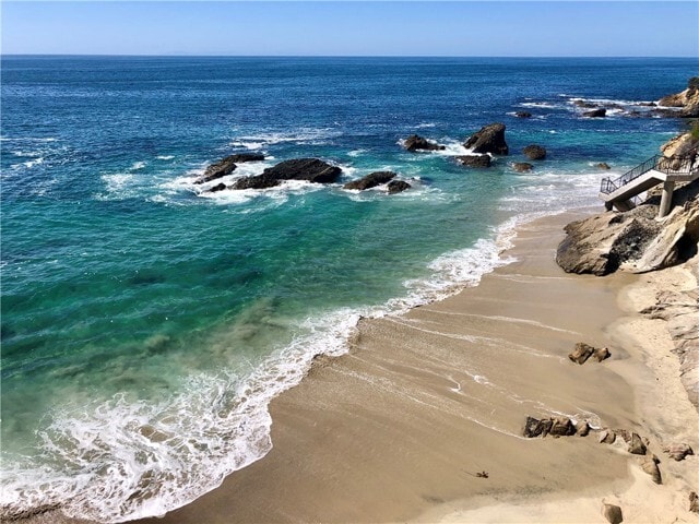 Primary Photo - 240 Moss St