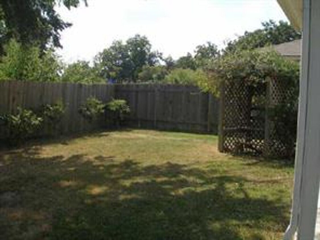 Foto del edificio - Spacious 3/2.5 home with a large country k...