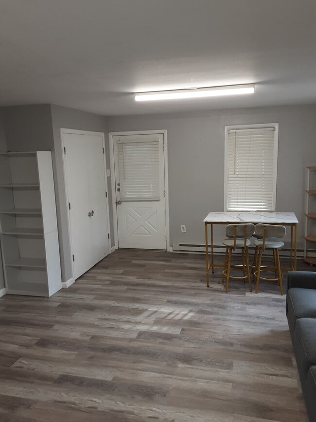 Foto del edificio - 13 Rock Ridge Ave