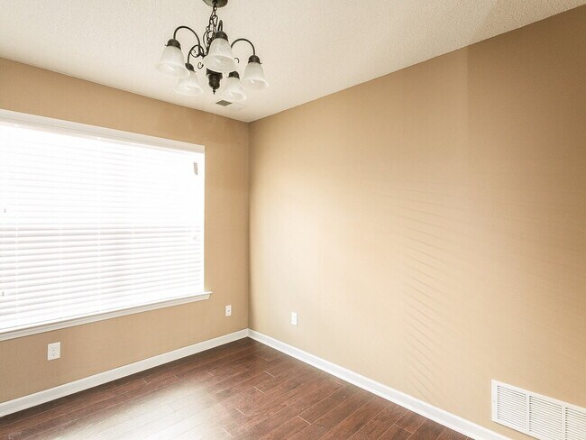 Foto del edificio - 7281 Green Ash Dr
