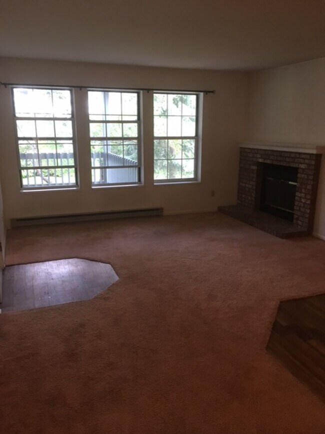 Building Photo - Comfortable 2-Bedroom Townhome in Fort Collins