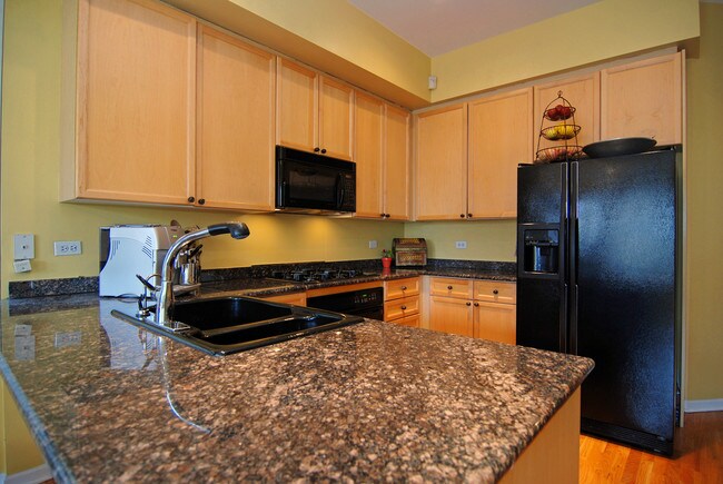 Kitchen - 921 W Fletcher St