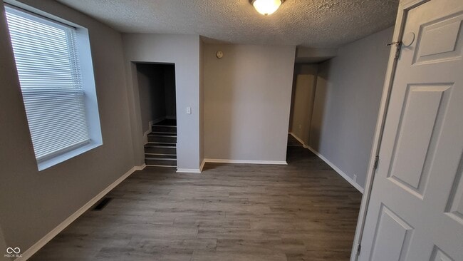 Foto del edificio - 653 Birch Ave