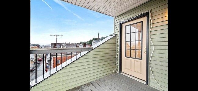 Deck - 1014 Freyburg St