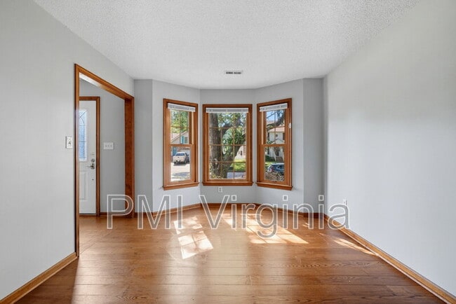 Building Photo - 932 Nugent Dr