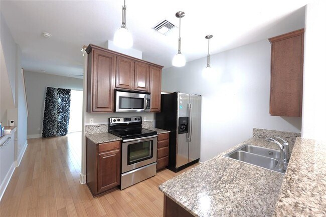 Foto del edificio - 13420 LYNDHURST St