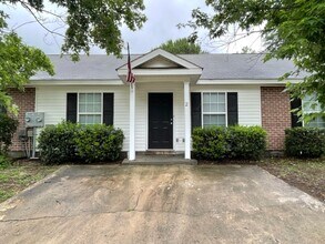 Building Photo - 4463 Belair Dr