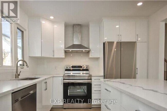 Building Photo - 3380 Clearwater Crescent