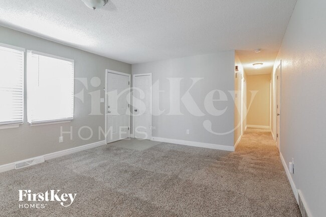 Building Photo - 717 NE Westwind Dr