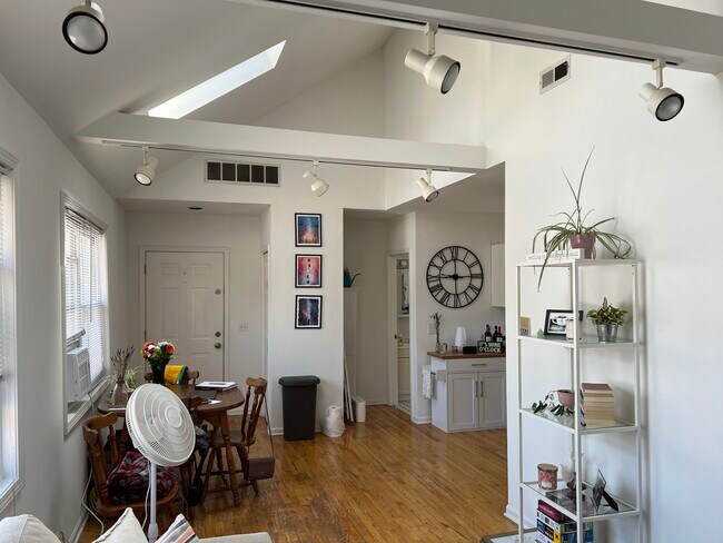 Foto del edificio - 940 N Greenview Ave