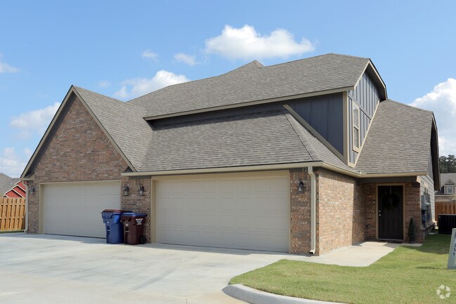 Dúplex con garaje para 2 coches - Willowbrook Duplexes