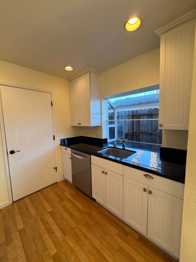 Foto del edificio - Coastal Living in Sought-After Twin Lakes - 2BR/2.5BA Home