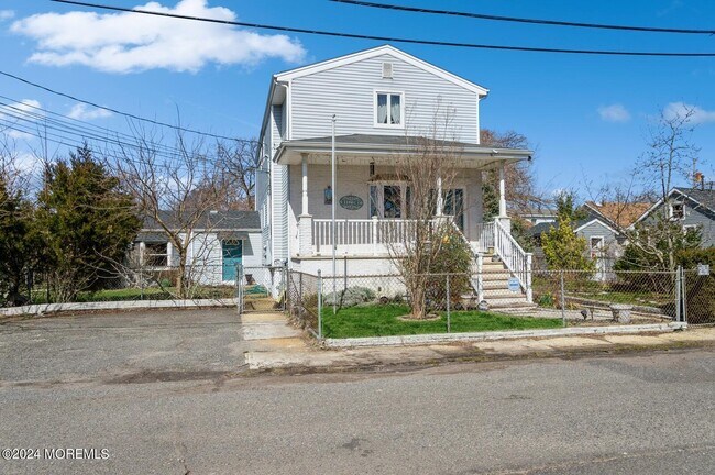 Building Photo - 109 Lawrence Ave