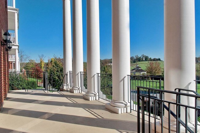 Foto del edificio - 425 White Gables Ln
