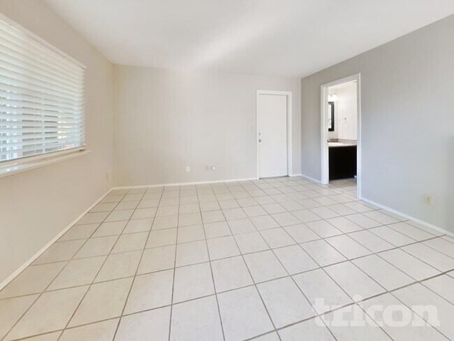 Foto del edificio - 1872 Little John Way