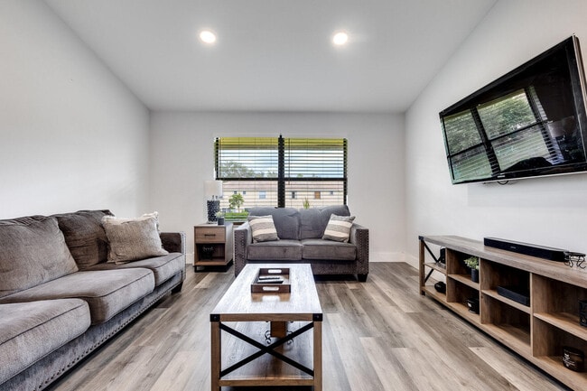 Foto del edificio - 13155 Chadwick Ct