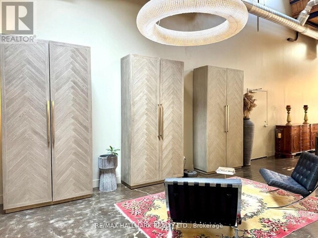 Building Photo - 326 Carlaw Ave