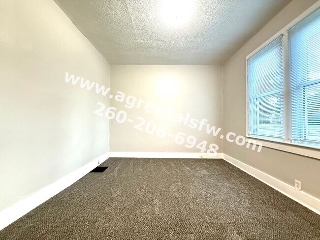 Foto del edificio - 905 Grace Ave