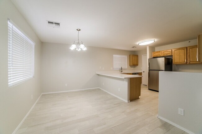 Foto del edificio - 6815 N 129th Dr