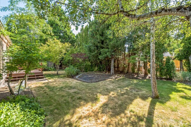 Building Photo - 345 NE 9th Pl