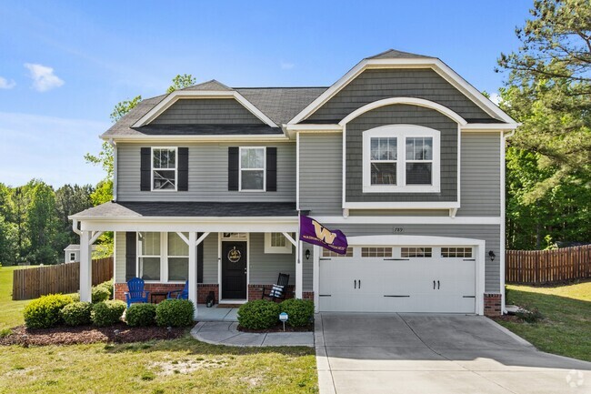 Building Photo - 789 Equestrian Way