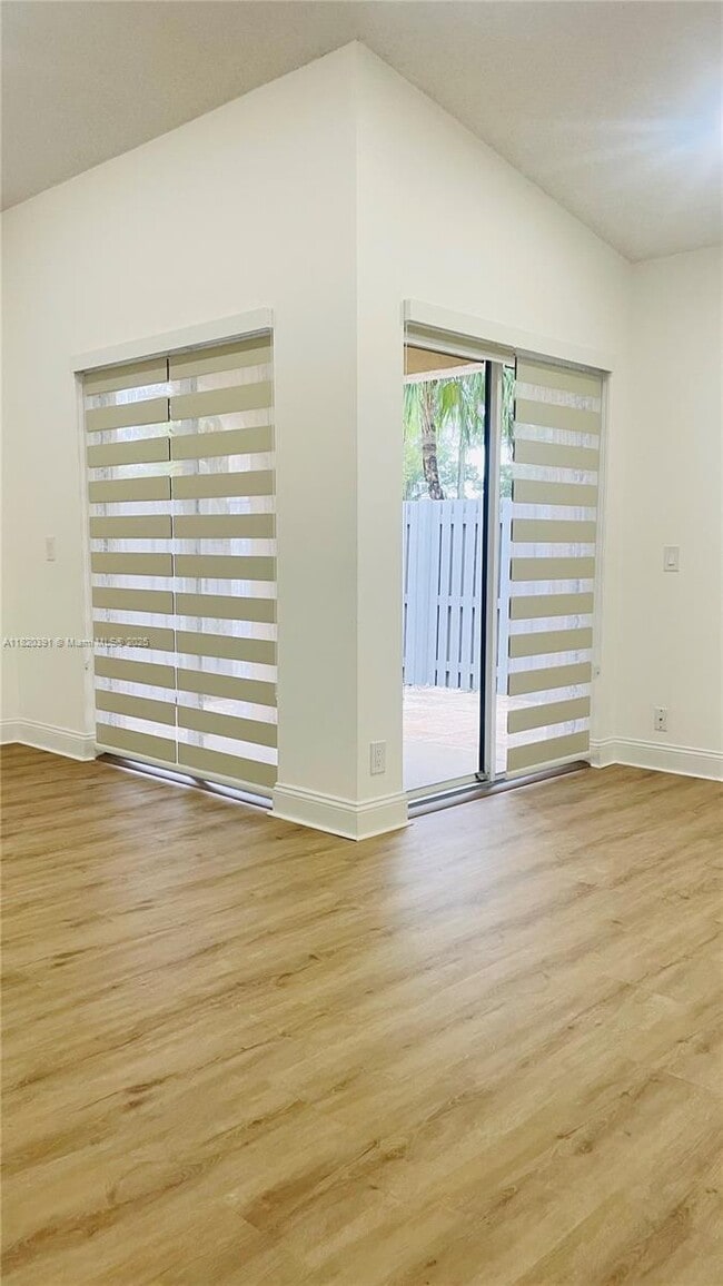 Foto del edificio - 1599 Springside Dr