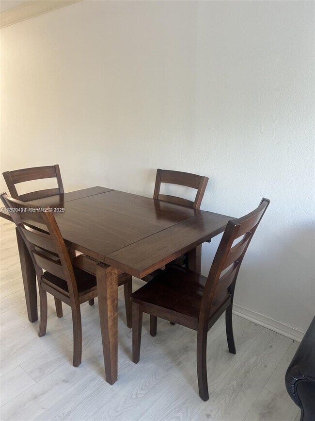 Foto del edificio - 3545 NE 167th St