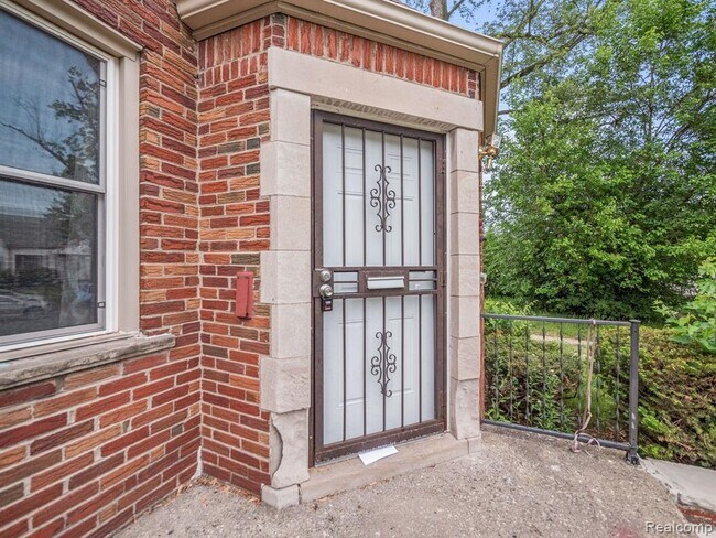 Building Photo - 19019 Riverview St