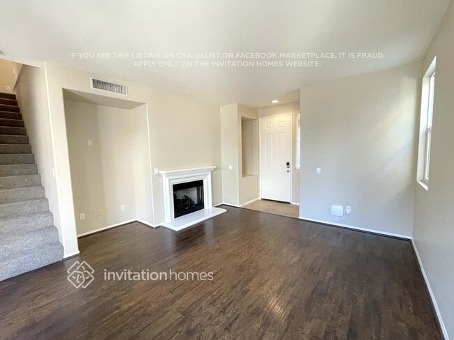 Building Photo - 1052 E Agate Ct